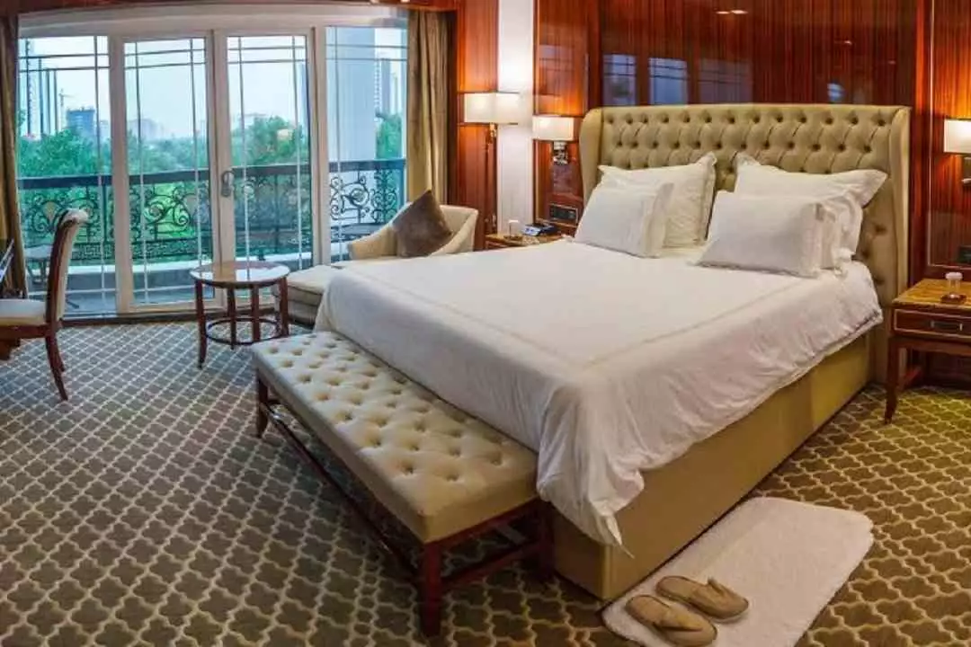 Alibaba https://cdn.alibaba.ir/ostorage/hotel-accommodation-images/6946773942794e78685ec595_اتاق دونفره لوکس (رو به باغ).webp